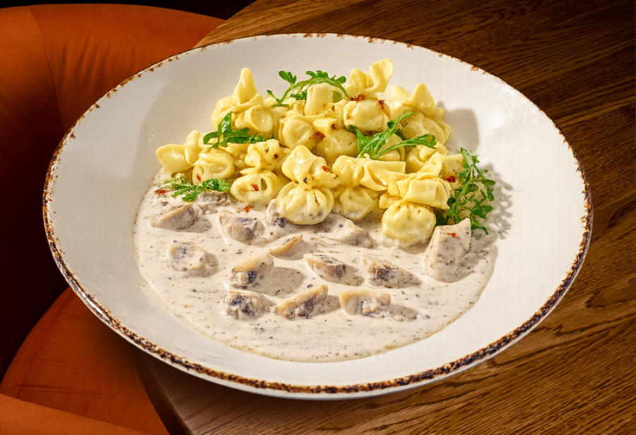 Равиоли с курицей в сливочно-трюфельном соусе