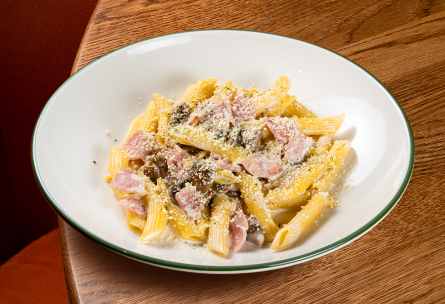 Пенне с ветчиной и грибами