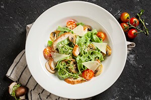 Феттучини с цыплёнком и песто подарок