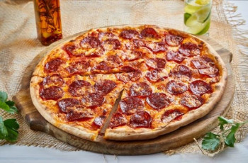 Пепперони 28 см подарок