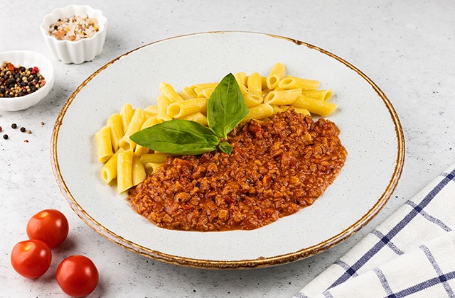 Пенне Болоньез из растительного мяса