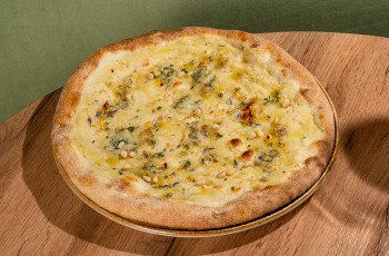 Фокачча с грушей и горгонзолой